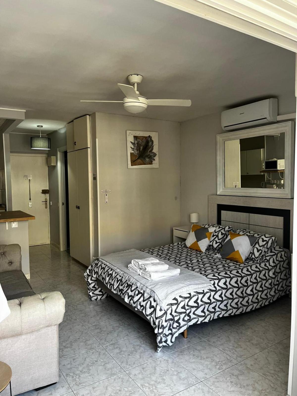 Encantador Estudio Con Piscina Benalmadena Bagian luar foto
